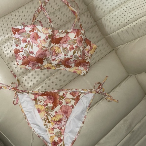 Shade & Shore bikini 36 B top and medium bottom - Picture 2 of 7